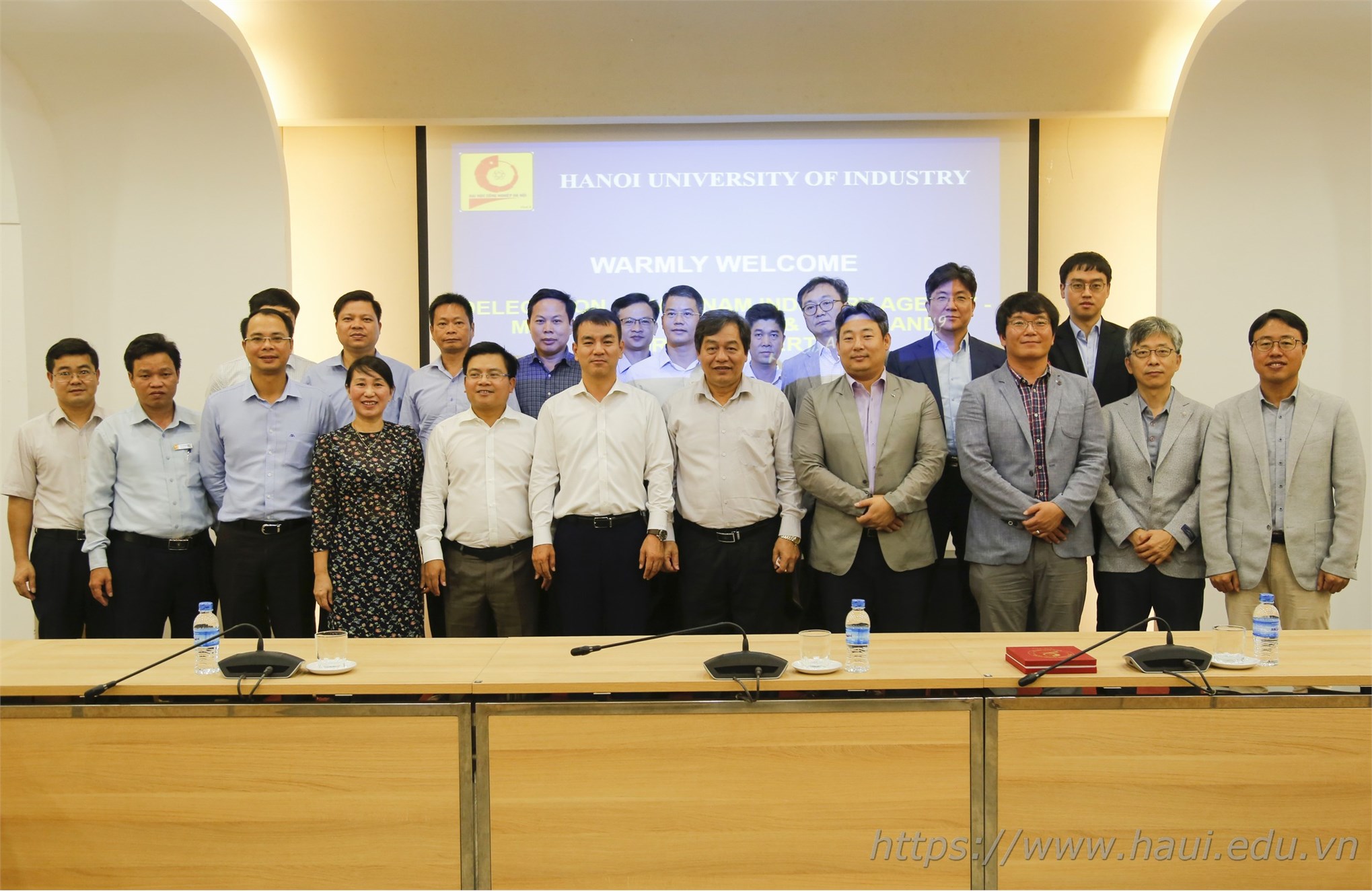 Hanoi University of Industry meets with Vietnam Industry Agency and Korea Institute for Advancement of Technology to discuss on establishing VITASK Center