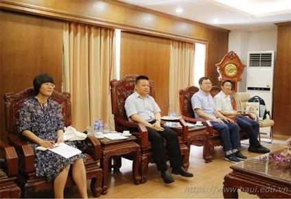 Delegation of Hunan University, China paid a working visit to Hanoi University of Industry