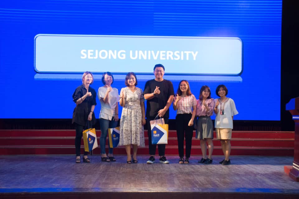 Đoàn tình nguyện UNIK - Đại Học Sejong (Hàn Quốc) giao lưu cùng sinh viên Khoa Ngoại ngữ, Trường Đại học Công nghiệp Hà Nội