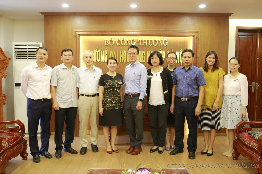 JICA experts paid a working visit to Hanoi University of Industry