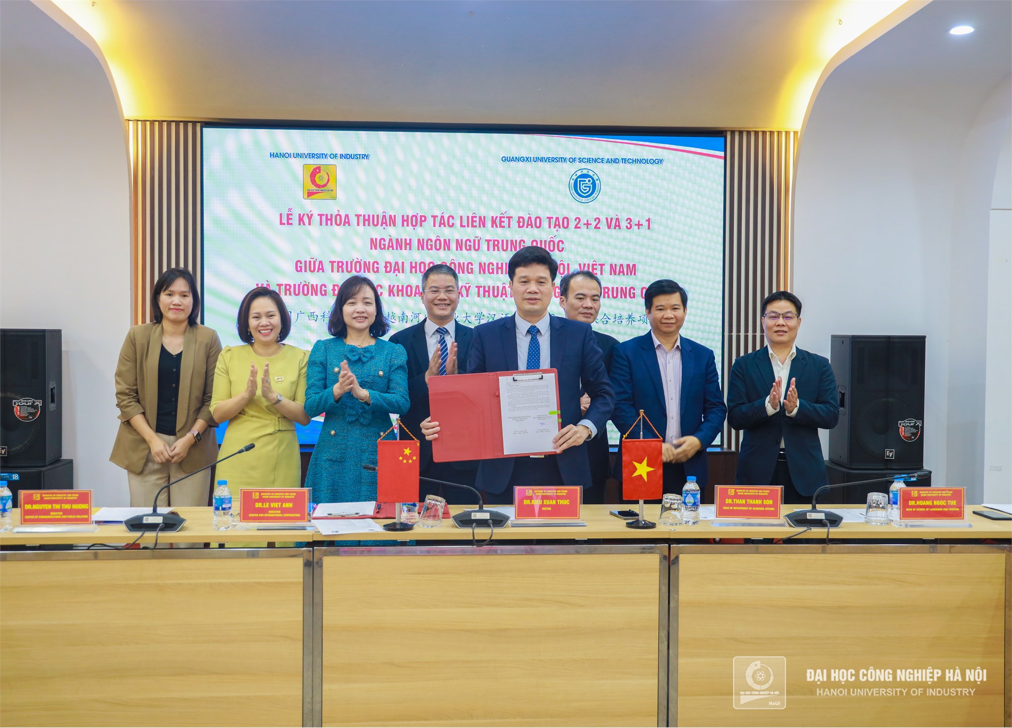 Trường Đại học Công nghiệp Hà Nội và Trường Đại học Khoa học kỹ thuật Quảng Tây, Trung Quốc ký kết thỏa thuận hợp tác đào tạo