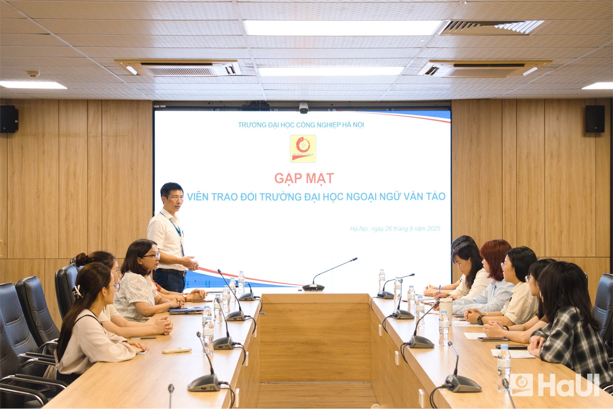 Giao Lưu Văn Hóa và Học Thuật: Sinh viên Đại học Văn Tảo (Đài Loan, Trung Quốc) hành trình 01 học kỳ tại HaUI