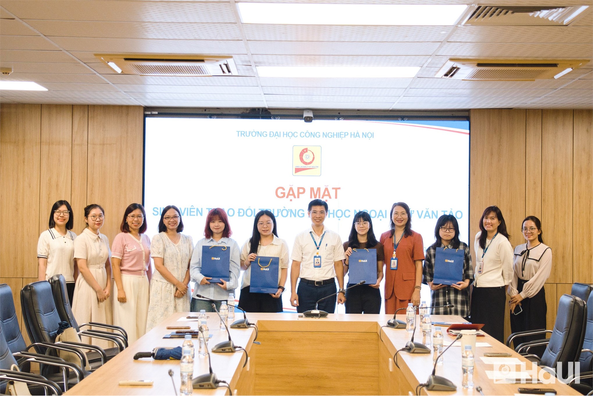 Giao Lưu Văn Hóa và Học Thuật: Sinh viên Đại học Văn Tảo (Đài Loan, Trung Quốc) hành trình 01 học kỳ tại HaUI