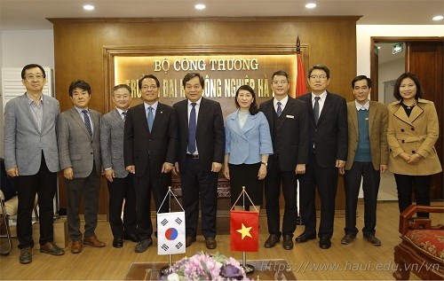 Hiệu trưởng trường Đại học Hannam, Hàn Quốc tới thăm và làm việc với Trường Đại học Công nghiệp Hà Nội