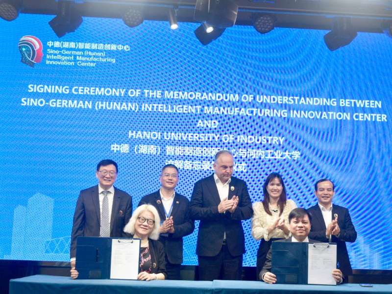 HaUI tham gia hôị thảo kết nối giữa các trường đại học - doanh nghiệp và ký kết hợp tác với Trung tâm đổi mới sáng tạo Trung Quốc - Đức